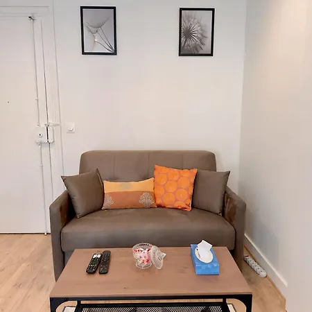 Superb And Elegant In Paris' Heart Homestay Paris
